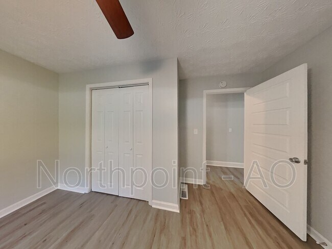 Foto del edificio - 2206 Rockdale Dr NW