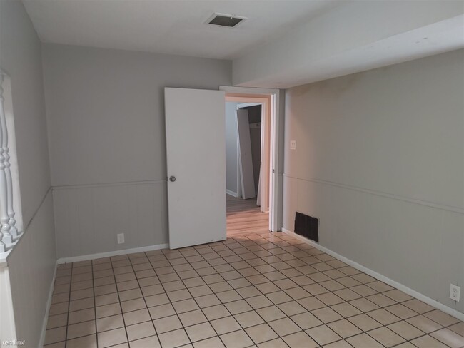 Foto del edificio - 3 br, 1.5 bath House - 5455 Bettes Lane