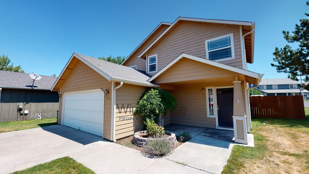 Primary Photo - 1243 SE Newgate Dr