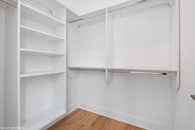 Foto del edificio - Beautiful 3 Bed 2 Bath Duplex unit in Heart of Lincoln Square