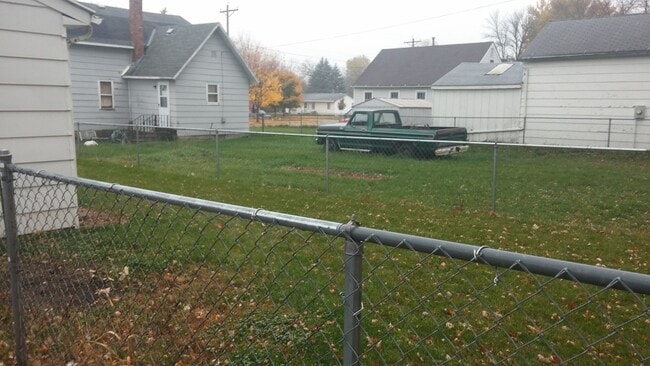 Building Photo - Two Bedroom One Bath Home Available March 1st