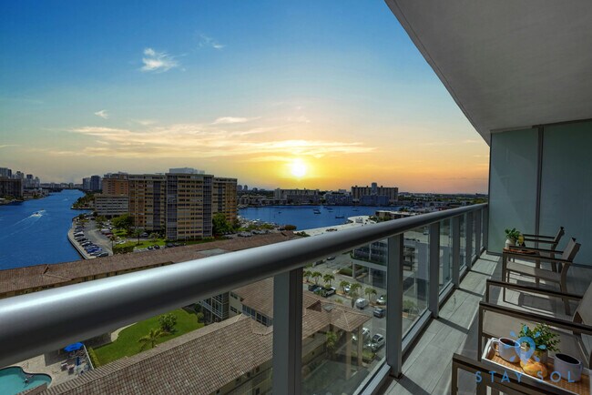 Foto del edificio - 2602 E Hallandale Beach Blvd