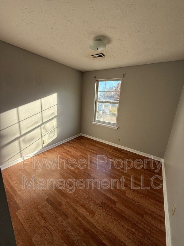 Foto del edificio - 132 N Poole St