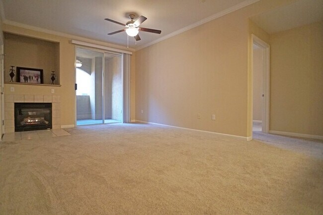 Building Photo - 3 bedroom, 2 bathroom condo with great flo...