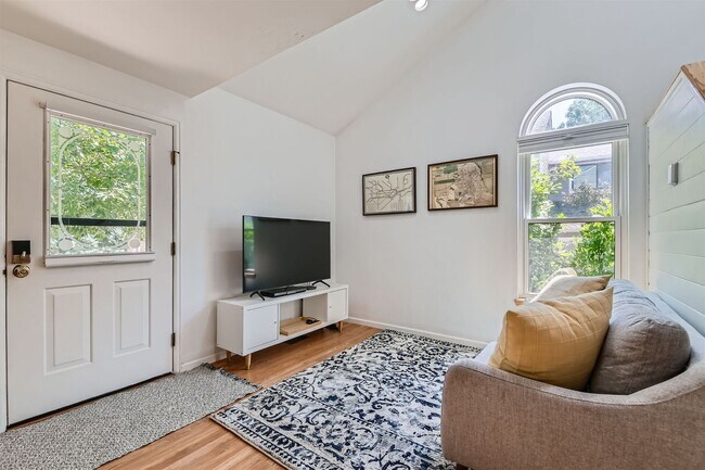 Foto del edificio - Charming Townhome in Louisville!