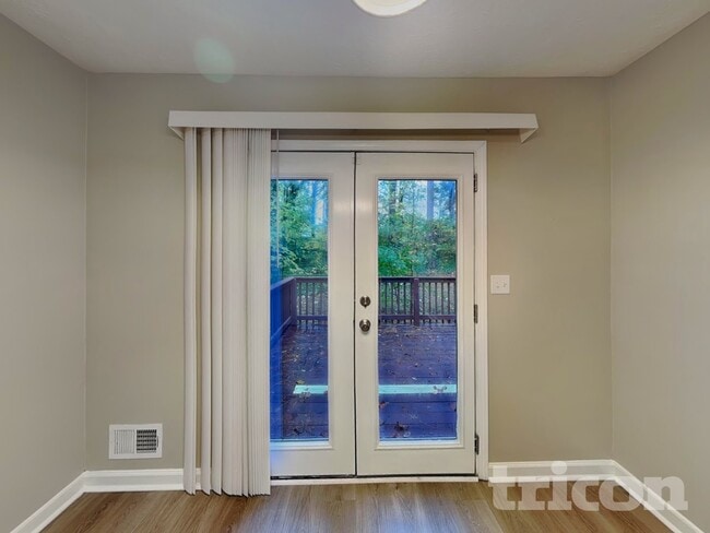 Building Photo - 1897 Falls Cove