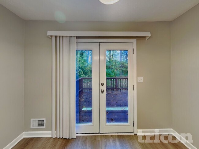 Foto del edificio - 1897 Falls Cove