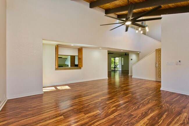 Building Photo - Marina Front 3BR Home With Split AC and Bo...