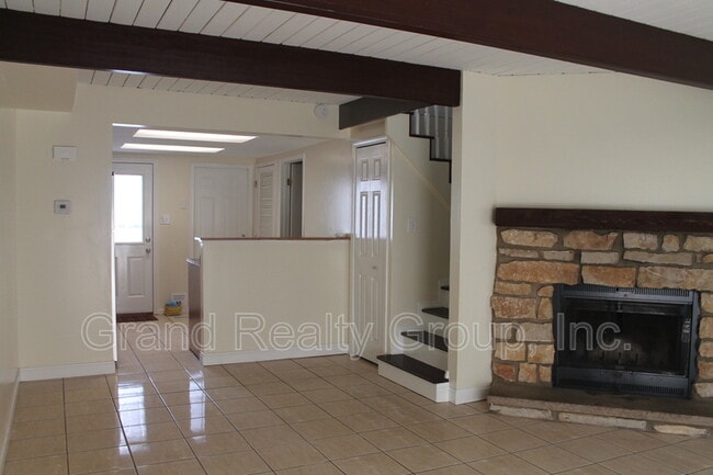 Foto del edificio - 440 Meadow Green Ln
