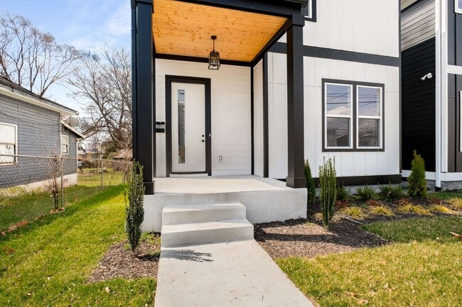 Building Photo - 2015 9th Ave N
