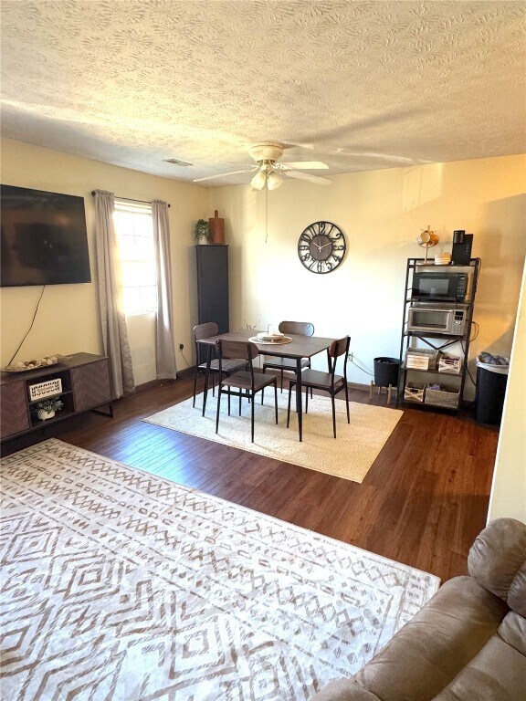 Foto del edificio - 1307 Main St