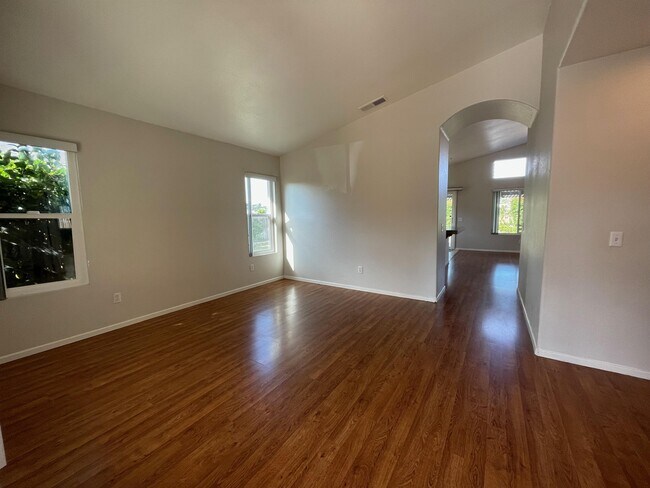 Building Photo - 9334 Diane Ave
