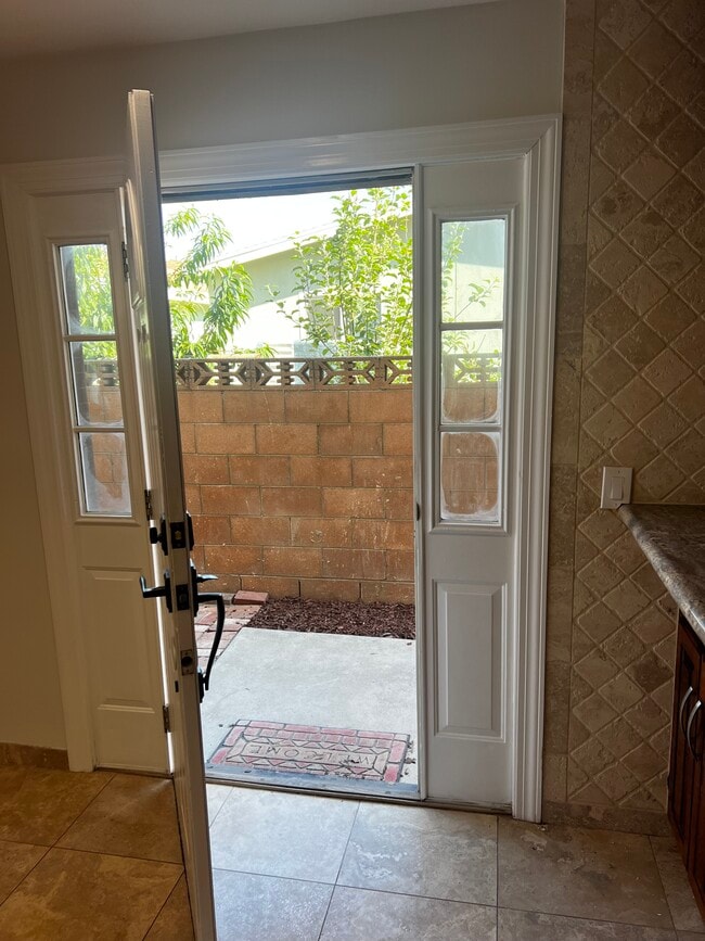 Door to private outdoor space - 148 Van Nuys Ave