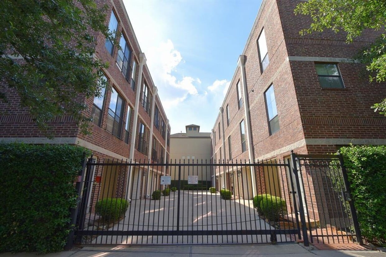 One-of-a-Kind Townhome in Desirable Midtown! - One-of-a-Kind Townhome in Desirable Midtown!