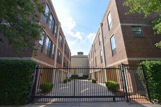 Building Photo - 118 McGowen St