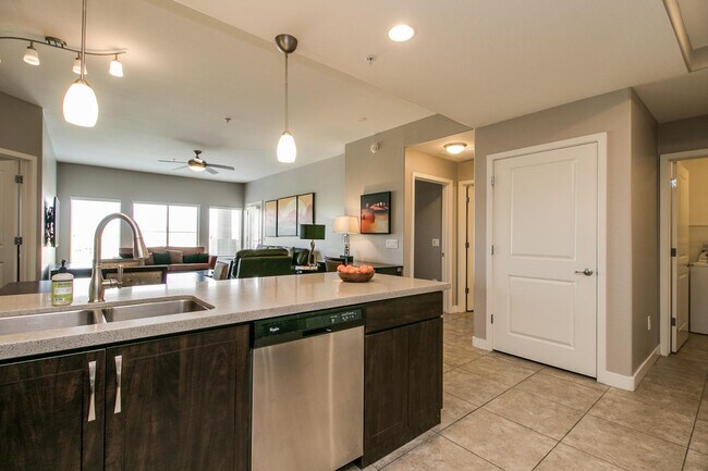 Foto del edificio - 5450 E Deer Valley Dr