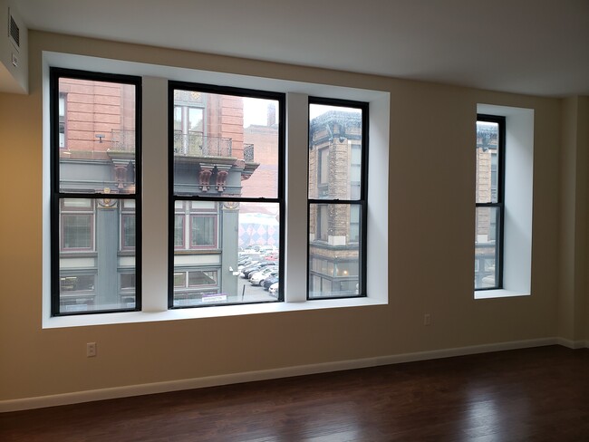 Large windows - 79 Washington St
