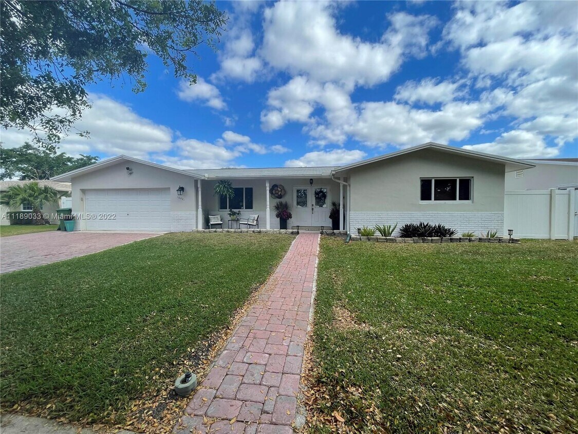 10421 NW 20th St, Pembroke Pines, FL 33026 House for Rent in Pembroke Pines, FL
