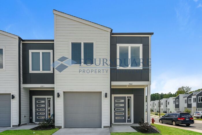 Foto principal - Townhome | Washer/Dryer Included | Back Pa...