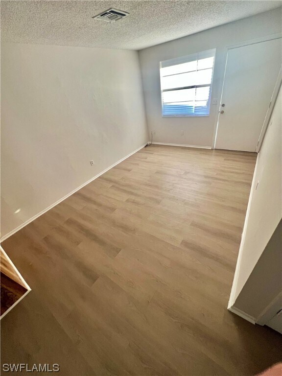 Foto del edificio - 1594 Cypress Dr