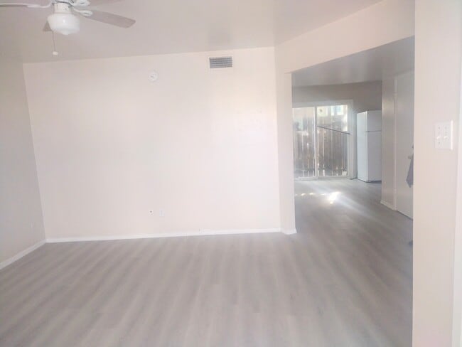 Building Photo - 508 Holiday Dr