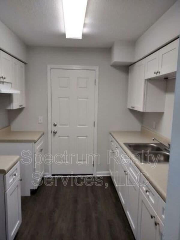 Foto del edificio - 2216 Spring Park Rd