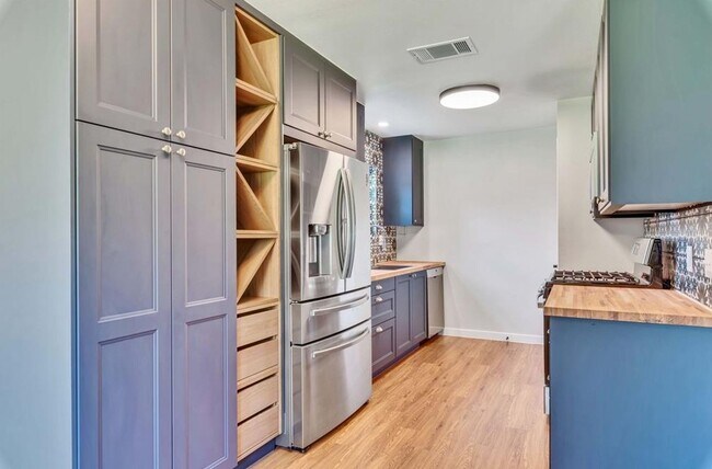 Foto del edificio - Beautiful 3/2 near Domain