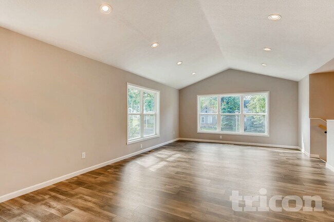 Foto del edificio - 457 Lawson Ave W