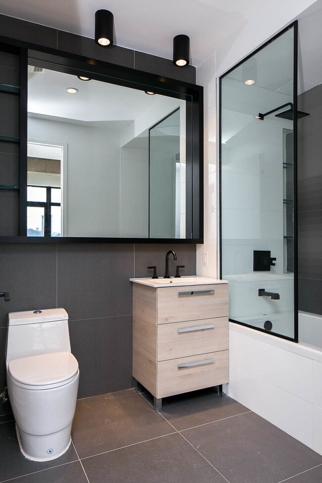 Building Photo - 44 Kent Ave