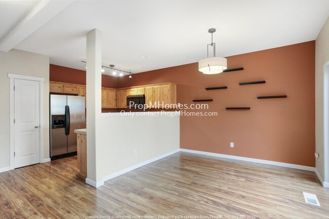 Building Photo - Charming Townhome In Beaverton! Available ...