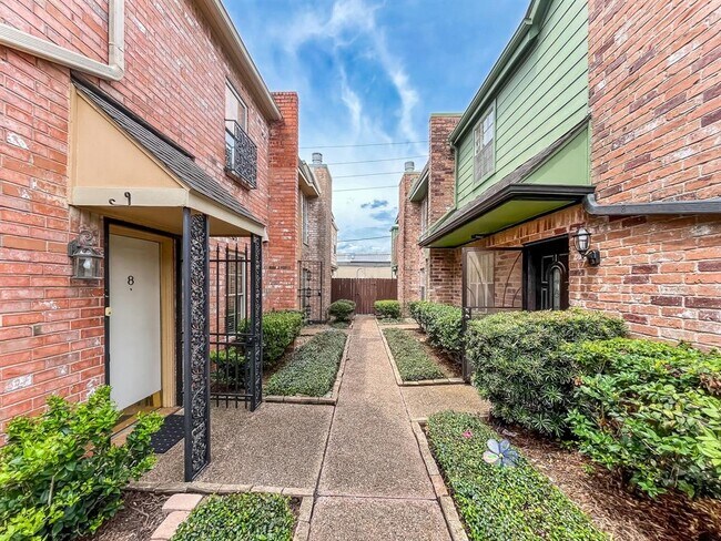 Building Photo - 5532 Beverly Hill St