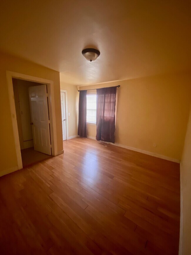 Foto del edificio - 4212 Davenport St