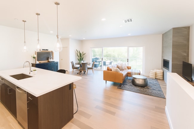 Open concept living/dining - 259 Bridge St