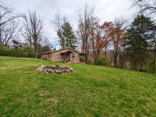 Building Photo - 600 Mountain View Dr