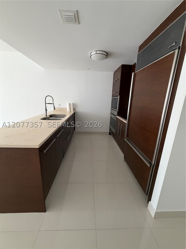 Building Photo - 465 Brickell Ave