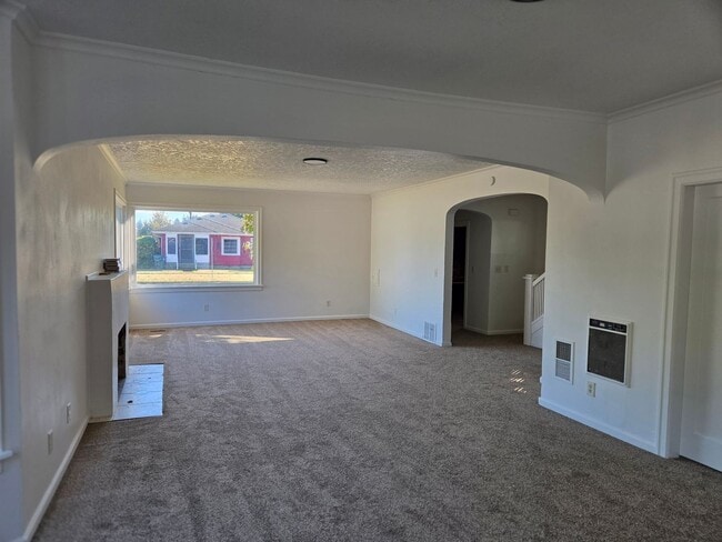 Building Photo - 931 E St