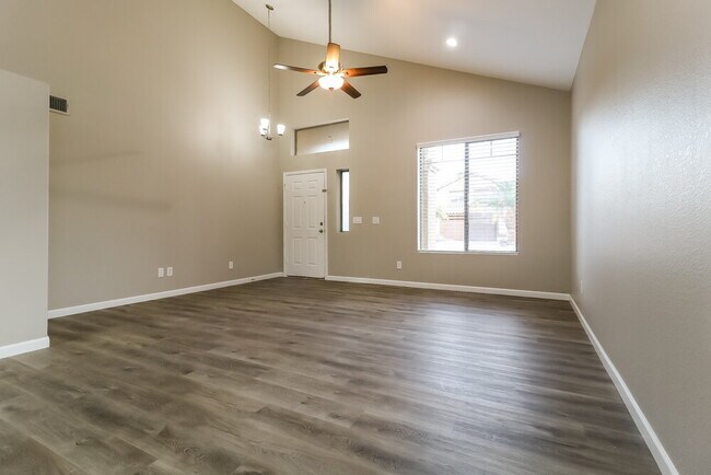 Foto del edificio - 15911 W Tasha Dr