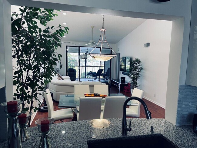 Foto del edificio - 7473 Glendevon Ln