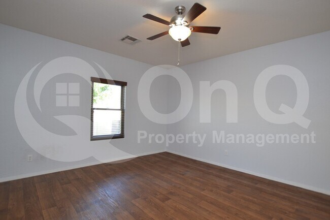 Foto del edificio - 2565 E Southern Ave
