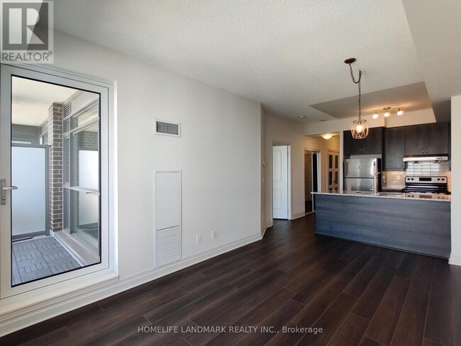 Photo du bâtiment - 8110-8110 Birchmount Rd