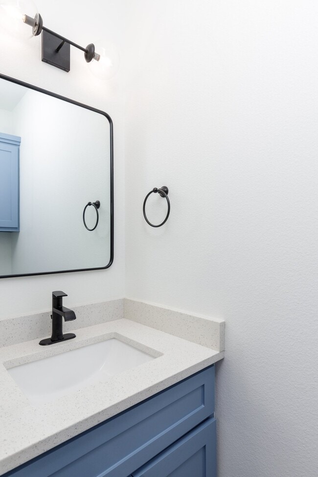 Building Photo - 15302 E Chesapeake