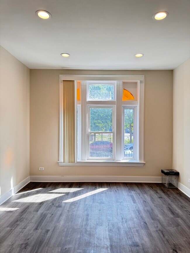 Building Photo - 624 N Spaulding Ave