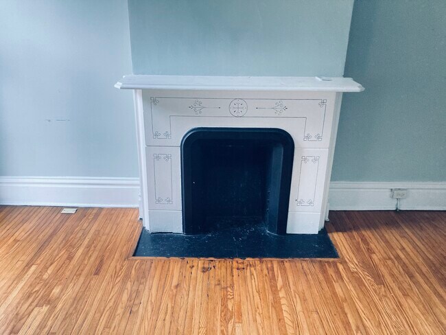 Sala de estar - 623 Oak St