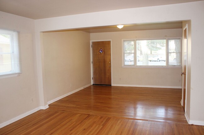 Building Photo - 638 S Meldrum St