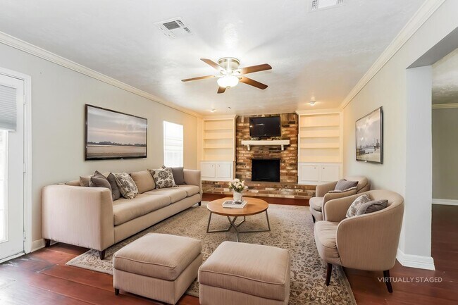 Building Photo - 10122 Woodhollow Dr
