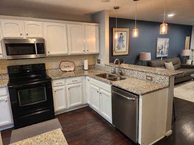 Foto del edificio - Room in Townhome on Big Bass Dr