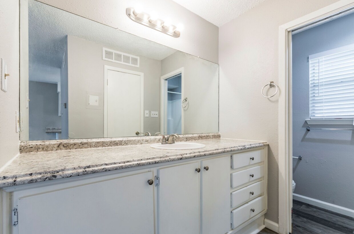 Building Photo - 3712 Menchaca Rd