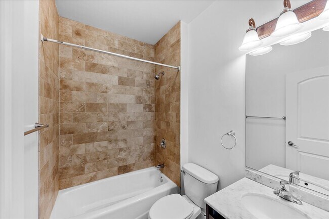 Foto del edificio - 3927 N Clarendon Ave