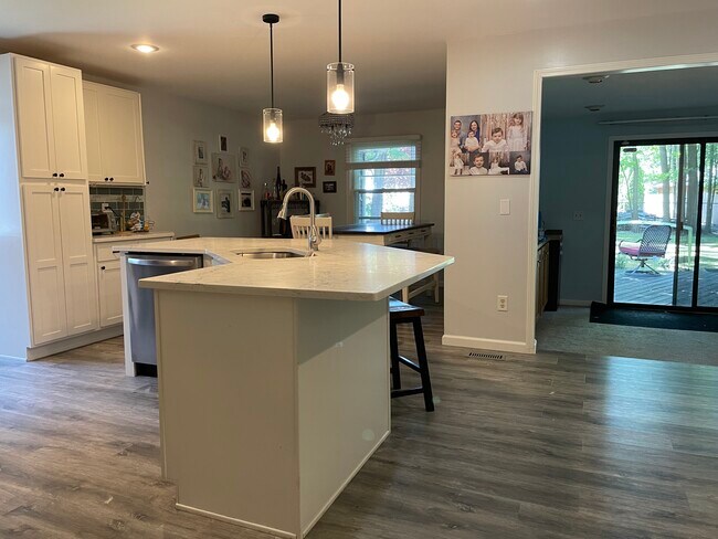 Building Photo - 6934 Traymore Ct