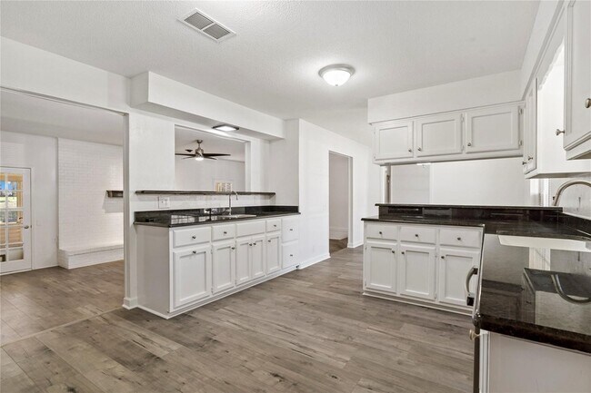 Building Photo - 2598 Clark Ln